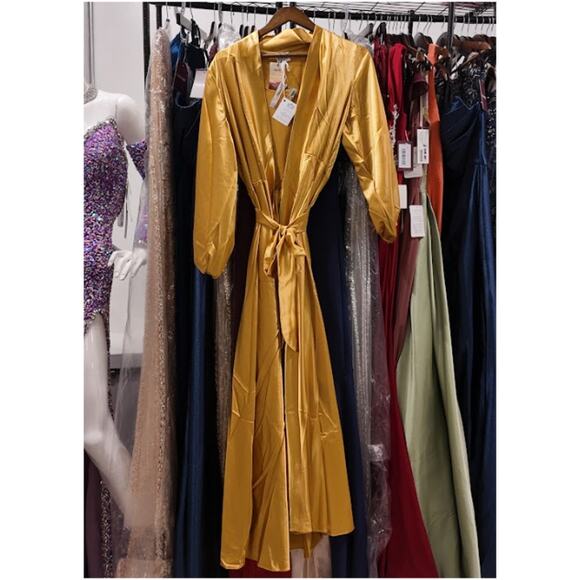 Queen of Hearts Robe Satin Wrap Women One Size Gold Luxury Bridal Elegant NWT - Picture 3 of 4